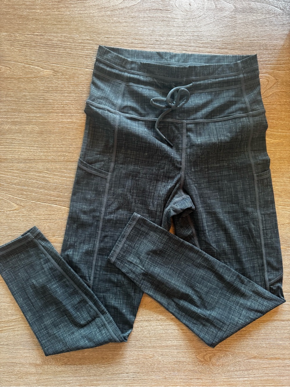 Zyia Textured Grey/Green Leggings with Drawstring